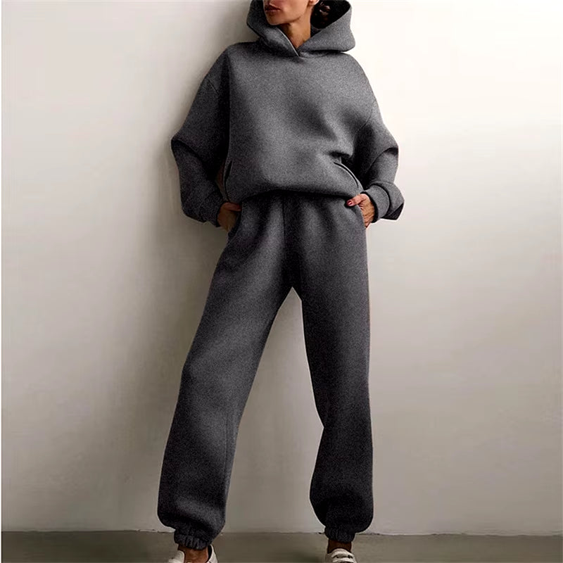 Cozy 2-Piece Tracksuit Set – Oversized Hoodie & Joggers - DELEOUR