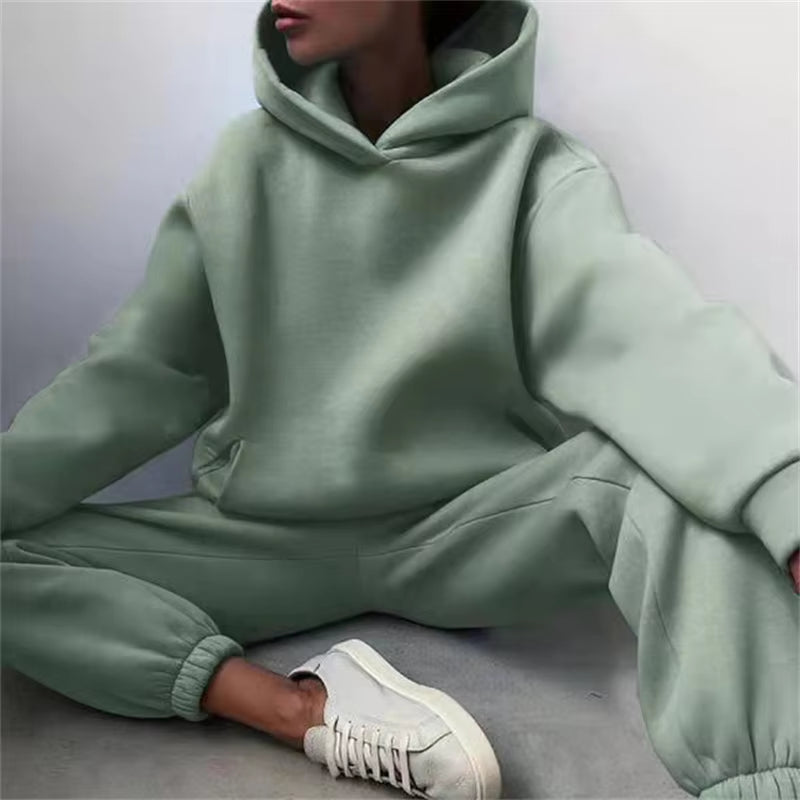 Cozy 2-Piece Tracksuit Set – Oversized Hoodie & Joggers - DELEOUR