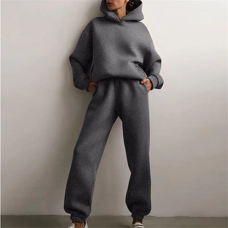 Cozy 2-Piece Tracksuit Set – Oversized Hoodie & Joggers - DELEOUR