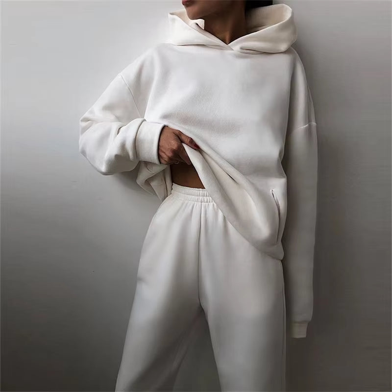 Cozy 2-Piece Tracksuit Set – Oversized Hoodie & Joggers - DELEOUR